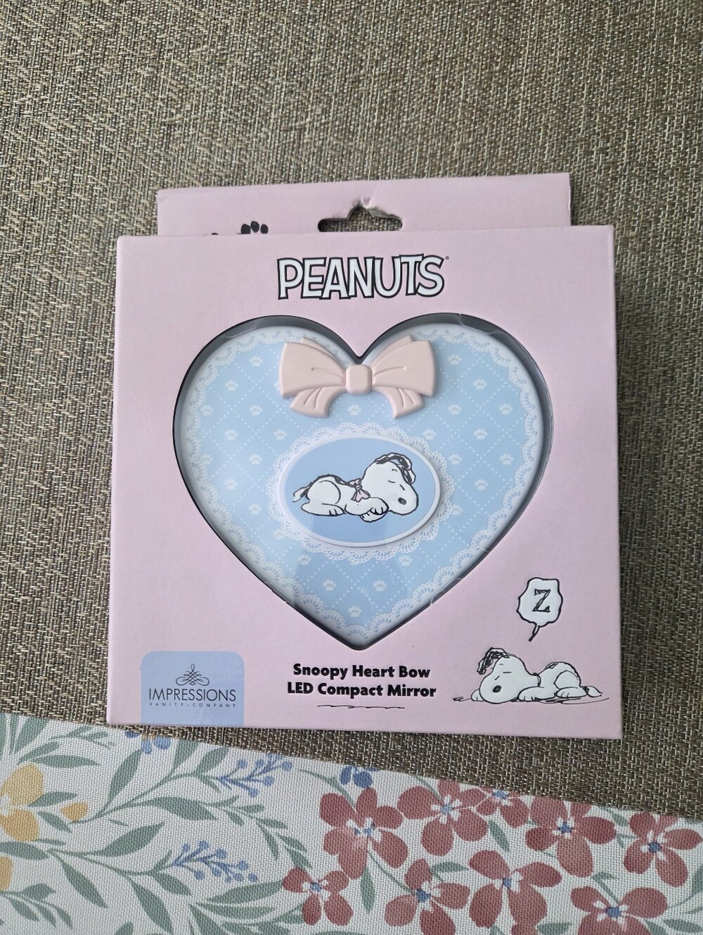 Peanuts Snoopy Heart Bow LED Compact Mirror